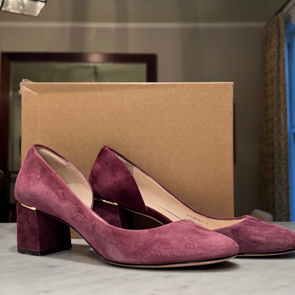 Cole Haan Laree Grand Pump w beautiful gold detailing